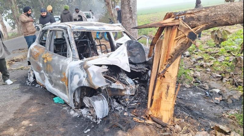 The car caught fire after hitting a tree Doraha News in punjabi The car caught fire after hitting a tree Doraha News in punjabi