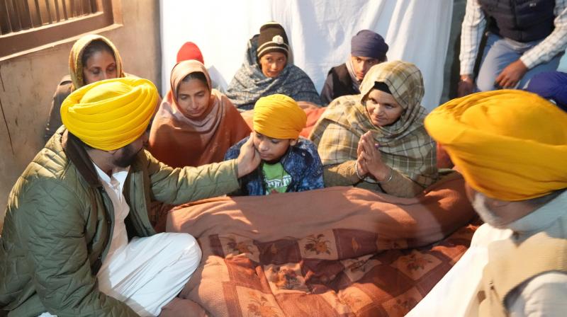 CM mann HANDS OVER CHEQUE WORTH RS 1 CRORE AS FINANCIAL ASSISTANCE TO FAMILY OF MARTYR JASPAL SINGH
