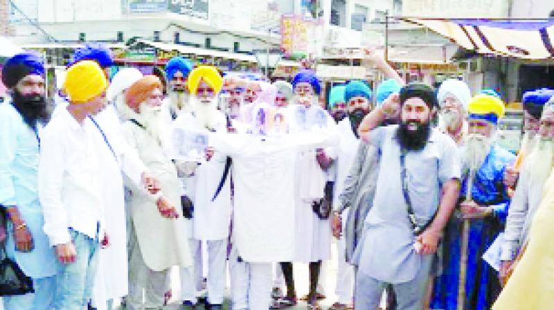 Protesting against Parkash Singh Badal, activists of the Shiromani Akali Dal, Amritsar