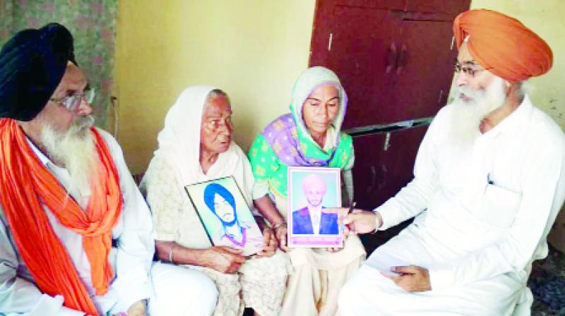 Righteous Soldier Buta Singh Mothers Gyan Kaur And Bhabi Hardeep Kaur Talking to journalists Righteous Soldier Buta Singh Mothers Gyan Kaur And Bhabi Hardeep Kaur Talking to journalists