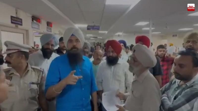 MP ਮਾਲਵਿੰਦਰ ਸਿੰਘ ਕੰਗ ਨੇ ਮੋਹਾਲੀ ਦਾ ਕੀਤਾ ਦੌਰਾ MP ਮਾਲਵਿੰਦਰ ਸਿੰਘ ਕੰਗ ਨੇ ਮੋਹਾਲੀ ਦਾ ਕੀਤਾ ਦੌਰਾ
