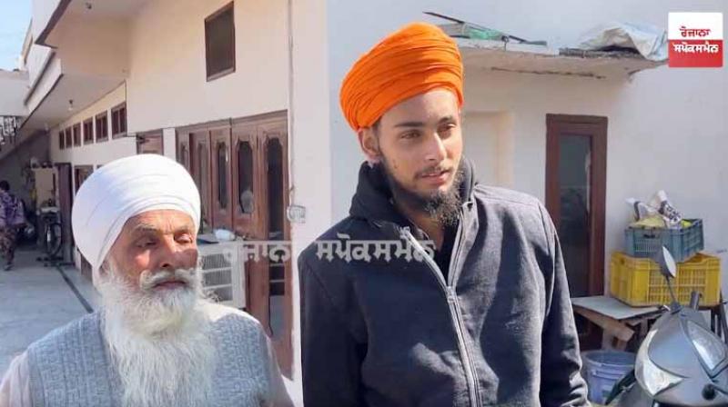 19-year-old Jasnoor Singh, a youth from Jandiala who was deported from America, reaches home 19-year-old Jasnoor Singh, a youth from Jandiala who was deported from America, reaches home