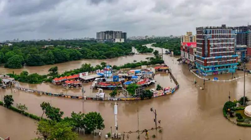 15 people died due to rain and flood in Gujarat, schools and colleges closed in 8 districts 15 people died due to rain and flood in Gujarat, schools and colleges closed in 8 districts