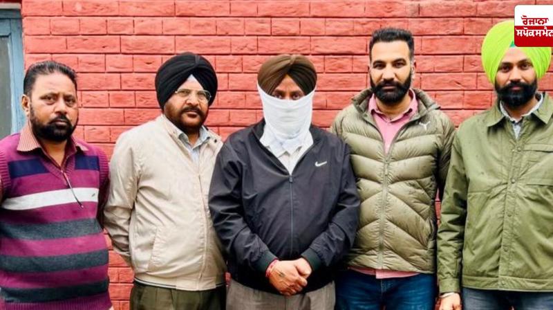 Home Guard volunteer arrested by Vigilance Bureau on charges of demanding bribe on behalf of police accused Home Guard volunteer arrested by Vigilance Bureau on charges of demanding bribe on behalf of police accused