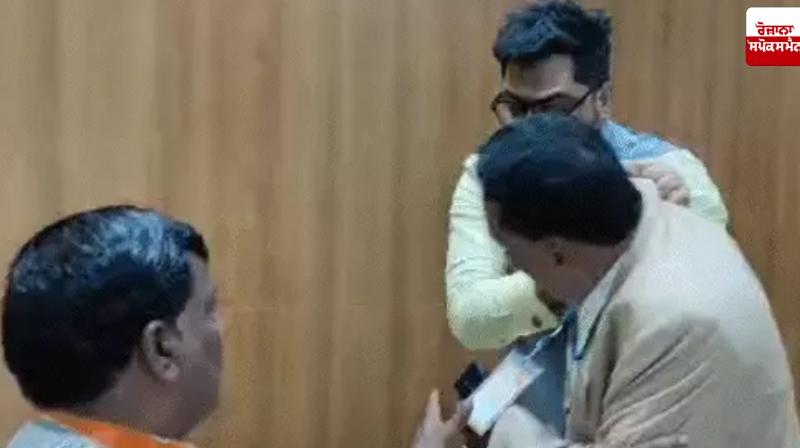 Rajasthan BJP: People slap each other in front of state president Rajasthan BJP: People slap each other in front of state president