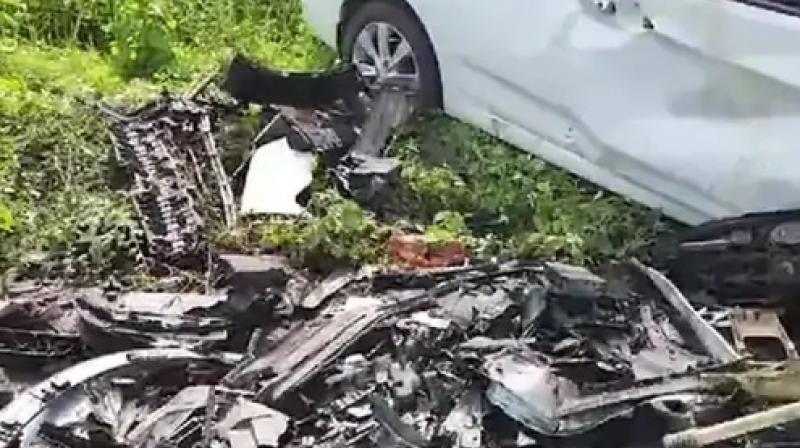 4 of family killed in road accident in Gujarat, 4 of family killed in road accident in Gujarat,