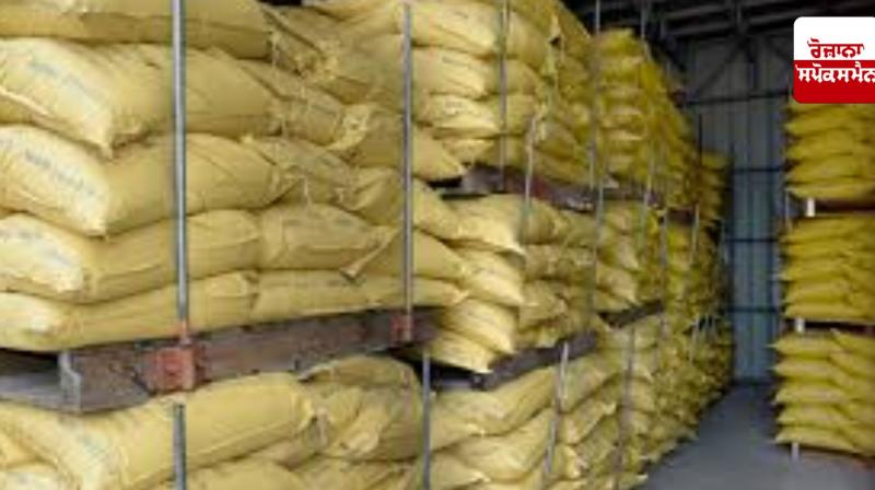 Large quantity of urea seized from illegal godown in Delhi Large quantity of urea seized from illegal godown in Delhi