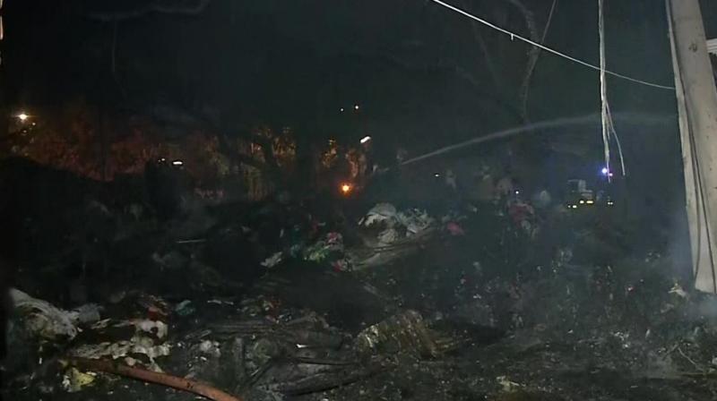 Terrible fire engulfs West Puri slums in Delhi Terrible fire engulfs West Puri slums in Delhi