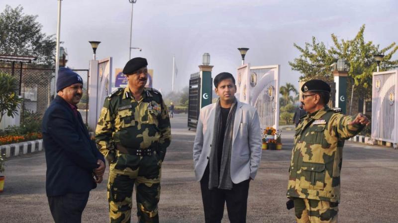 DC Gurdaspur Dr. Himanshu Aggarwal along with BSF DIG and SSP Gurdaspur visited the border area bordering Pakistan.