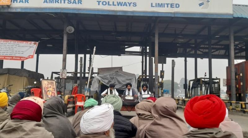 Movement of farmers and laborers started from DC offices, continued across Punjab, Gurpurab celebrated with devotion in moving fronts. Movement of farmers and laborers started from DC offices, continued across Punjab, Gurpurab celebrated with devotion in moving fronts.