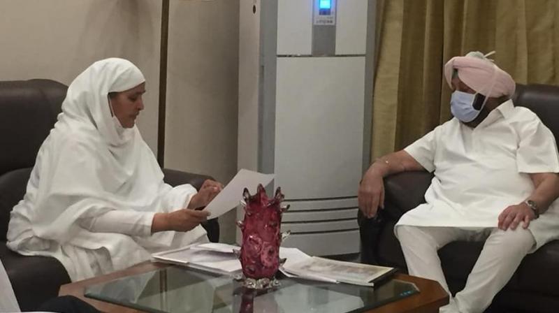 Bibi Jagir Kaur meeting with Captain Amrinder Singh Bibi Jagir Kaur meeting with Captain Amrinder Singh