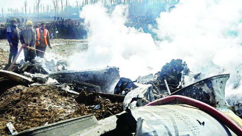 Indian Air Force plane crashes in Kashmir 