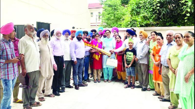 Lakhwinder Kaur Garcha honoring Harsimrpanpreet Kaur