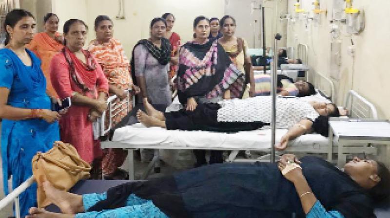 Aanganwari workers admitted in the hospital Aanganwari workers admitted in the hospital