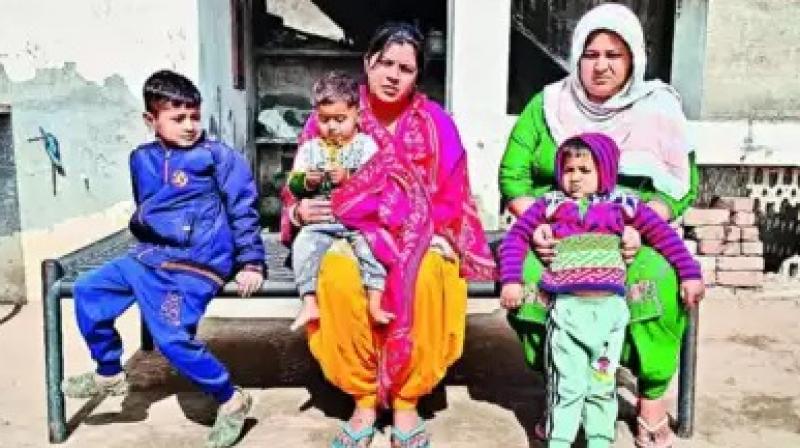 Sons in Pak jails: Woman dies, other gets heart attack Sons in Pak jails: Woman dies, other gets heart attack