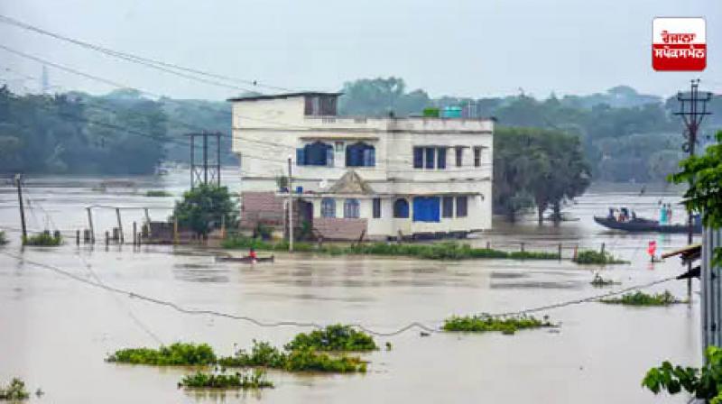 5 inches of rain, flood-like conditions in Surat 5 inches of rain, flood-like conditions in Surat