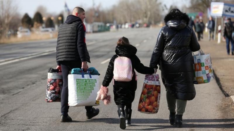 UN refugee agency: 1 million flee Ukraine in under a week UN refugee agency: 1 million flee Ukraine in under a week