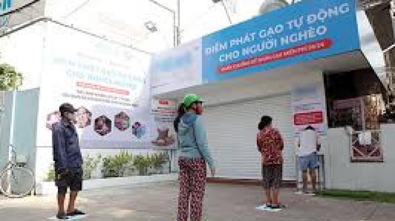 'Rice ATM' feeds Vietnam's poor during lockdown