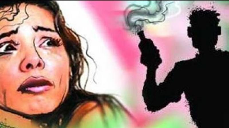Young boy threw acid on girl when she refused for friendship Young boy threw acid on girl when she refused for friendship