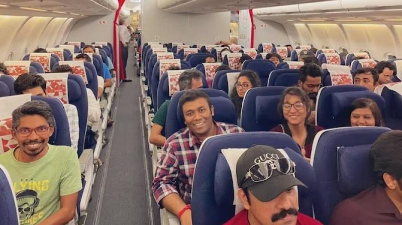 274 Indians arrived in Delhi from Tel Aviv 274 Indians arrived in Delhi from Tel Aviv