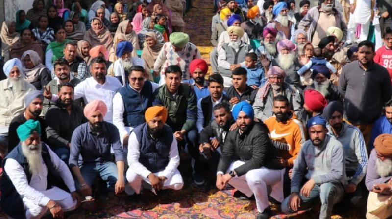 Captain Sandeep Sandhu with workers Captain Sandeep Sandhu with workers