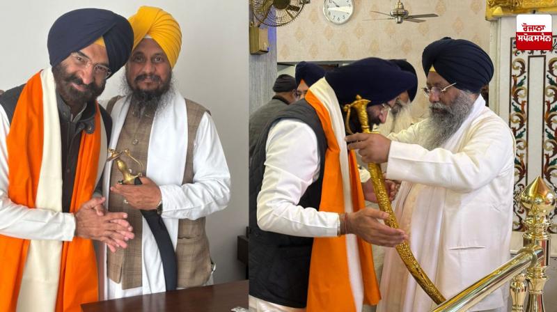 Giani Harpreet Singh blessed Manjinder Singh Sirsa, bestowed him with saropas Giani Harpreet Singh blessed Manjinder Singh Sirsa, bestowed him with saropas