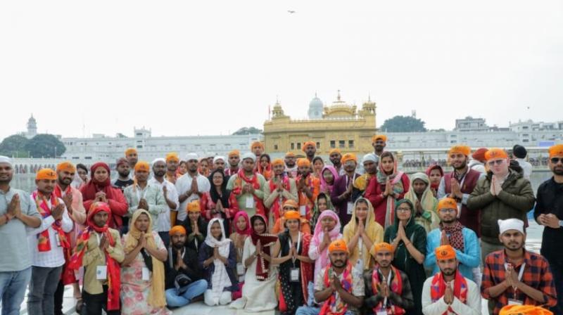 The students of Jharkhand, who came on a visit to Punjab, paid obeisance at Sri Darbar Sahib