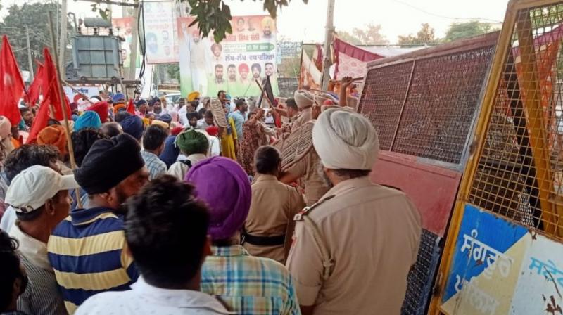Lathicharge in Morinda during protest Lathicharge in Morinda during protest