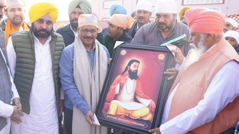 Arvind Kejriwal and Bhagwant Mann pay obeisance at Dera Sachkhand Ballan