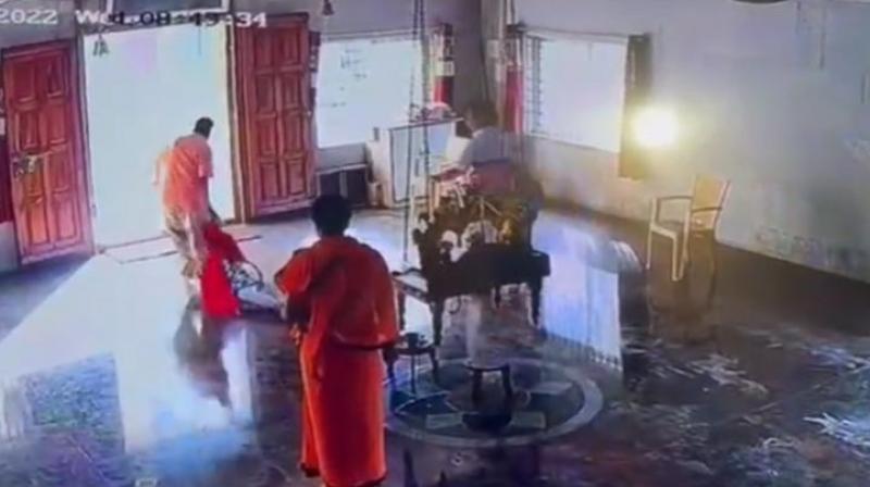 The woman was taken out of the temple by her hair, a case was registered after the video went viral The woman was taken out of the temple by her hair, a case was registered after the video went viral