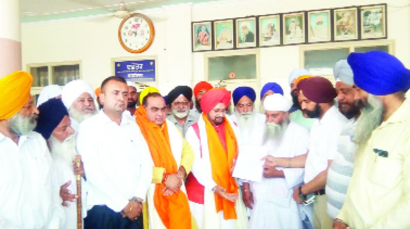 Sikh Organizations Give Memorandum to Member of Minority Commission