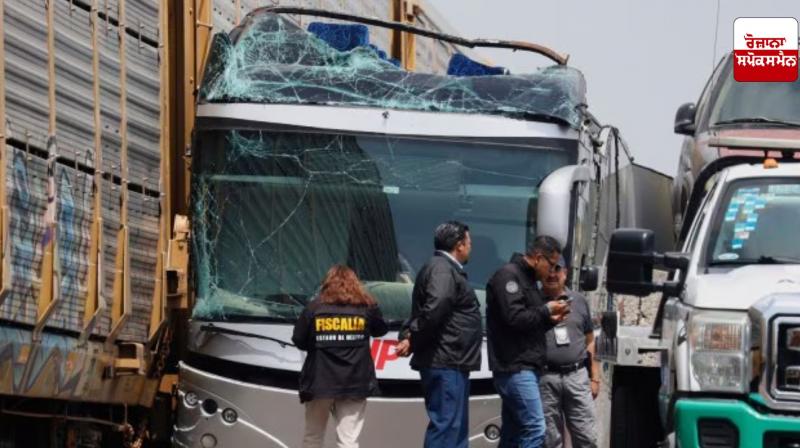 A freight train collided with a bus outside Mexico City, killing 10 people A freight train collided with a bus outside Mexico City, killing 10 people