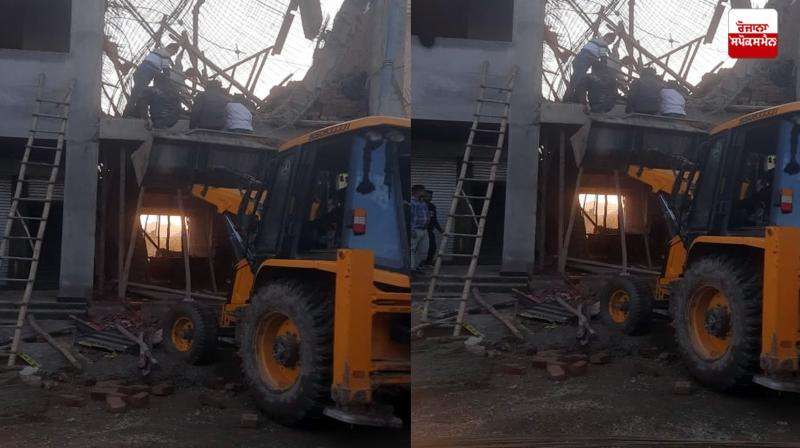 Now a showroom lantern has fallen in Mohali. Now a showroom lantern has fallen in Mohali.