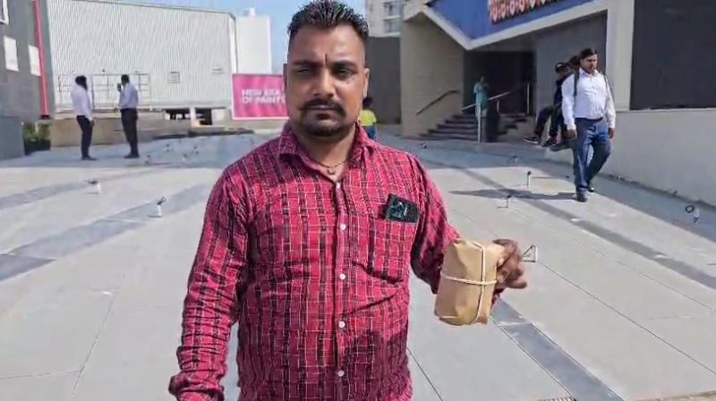 Worm found in burger bought from food court at Inox in Dhillon Plaza Worm found in burger bought from food court at Inox in Dhillon Plaza