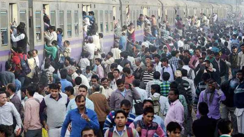 Migrant Workers from UP Bihar Leave Gujarat