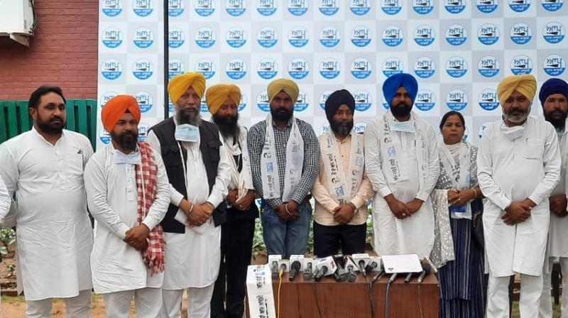 Congress leaders and former army officers joined the Aam Aadmi Party Congress leaders and former army officers joined the Aam Aadmi Party