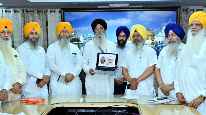 ਐਡਵੋਕੇਟ ਧਾਮੀ ਗੁਰਬਾਣੀ ਕੀਰਤਨ ਪ੍ਰਸਾਰਣ ਲਈ ਐਪਲ ਅਧਾਰਿਤ ਐਪ ਜਾਰੀ ਕਰਦੇ ਹੋਏ ਐਡਵੋਕੇਟ ਧਾਮੀ ਗੁਰਬਾਣੀ ਕੀਰਤਨ ਪ੍ਰਸਾਰਣ ਲਈ ਐਪਲ ਅਧਾਰਿਤ ਐਪ ਜਾਰੀ ਕਰਦੇ ਹੋਏ