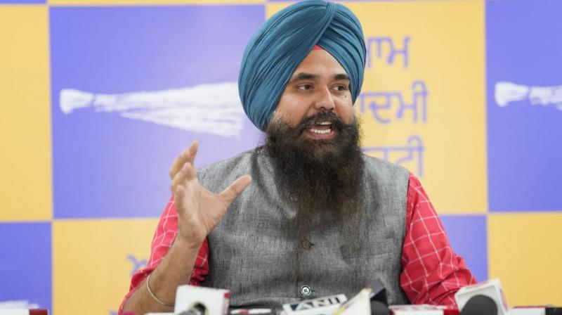 Aam Aadmi Party criticizes Akali Dal for sharing an edited video of Punjabi singer Kanwar Grewal Aam Aadmi Party criticizes Akali Dal for sharing an edited video of Punjabi singer Kanwar Grewal