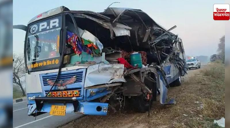 Terrible collision between bus and trolley in Bathinda News in punjabi Terrible collision between bus and trolley in Bathinda News in punjabi