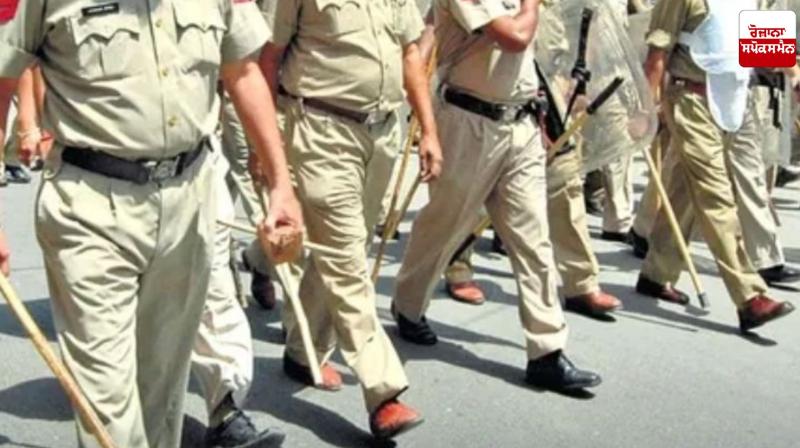 police arrested 76 drug smugglers along with 2.3 kg heroin, Rs 1.5 lakh in drug money.