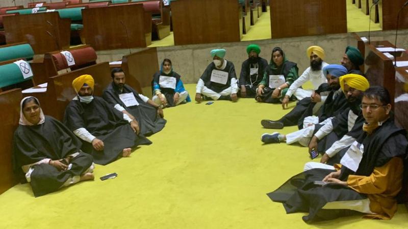 App protest inside vidhan sabha App protest inside vidhan sabha