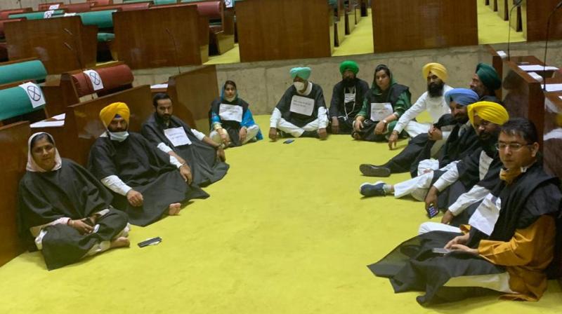 App protest inside vidhan sabha 