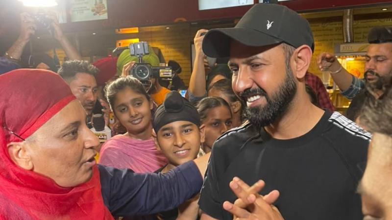 Gippy Grewal Hosts Special Screening Of 'Mother' Film For Prabh Asra Foundation Gippy Grewal Hosts Special Screening Of 'Mother' Film For Prabh Asra Foundation
