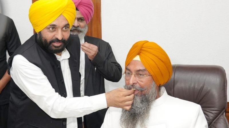 Chief Minister Bhagwant Mann congratulated the new Speaker Kultar Sandhwan Chief Minister Bhagwant Mann congratulated the new Speaker Kultar Sandhwan