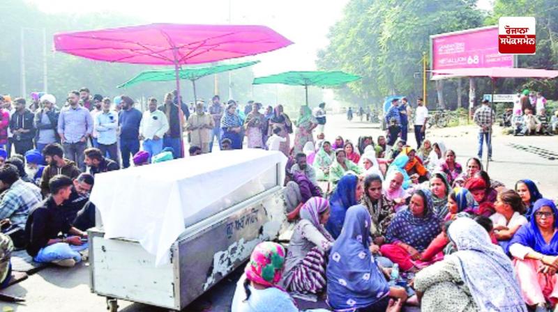 Should immigrants have the right to live in Punjab or not? There was a strong debate about this Should immigrants have the right to live in Punjab or not? There was a strong debate about this