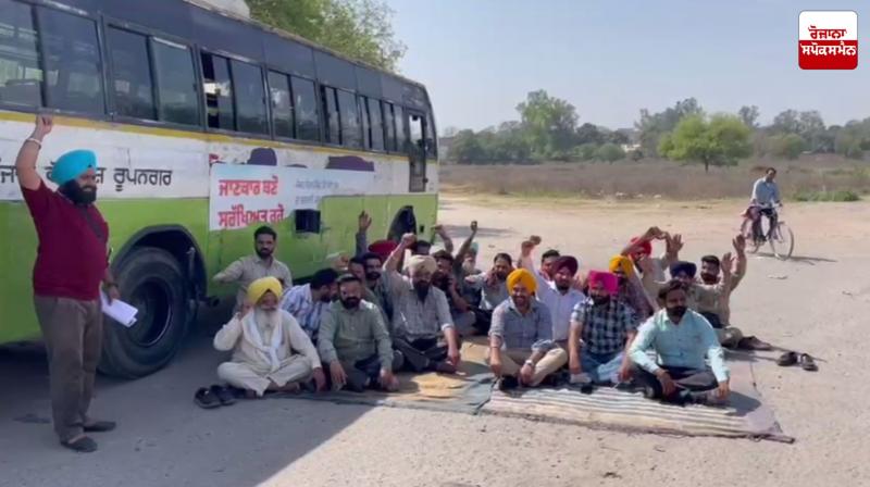 ਪੀਆਰਟੀਸੀ ਅਤੇ ਪਨ ਬਸ ਕਰਮਚਾਰੀ ਯੂਨੀਅਨ ਦੇ ਆਗੂ ਰੋਸ ਪ੍ਰਦਰਸ਼ਨ ਕਰਦੇ ਹੋਏ ਪੀਆਰਟੀਸੀ ਅਤੇ ਪਨ ਬਸ ਕਰਮਚਾਰੀ ਯੂਨੀਅਨ ਦੇ ਆਗੂ ਰੋਸ ਪ੍ਰਦਰਸ਼ਨ ਕਰਦੇ ਹੋਏ