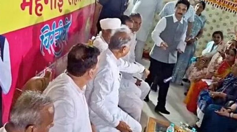 When CM Gehlot dropped the mic during a conversation with women When CM Gehlot dropped the mic during a conversation with women