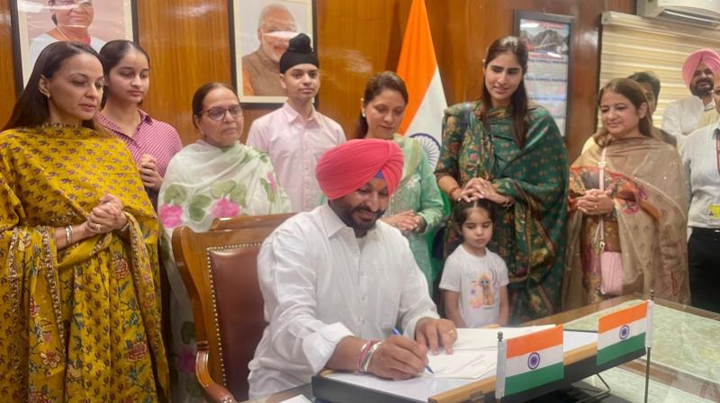 Ravneet Bittu took charge as Minister of State for Railways Ravneet Bittu took charge as Minister of State for Railways