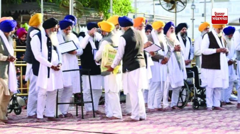 Panth Ratna and Fakhr-i-Qaum were taken back from Badal Panth Ratna and Fakhr-i-Qaum were taken back from Badal