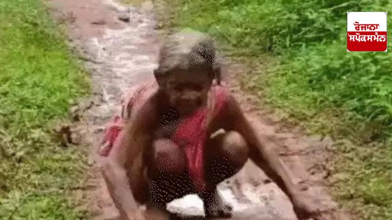 An 80-year-old woman unable to walk, still the officer called the office for pension An 80-year-old woman unable to walk, still the officer called the office for pension